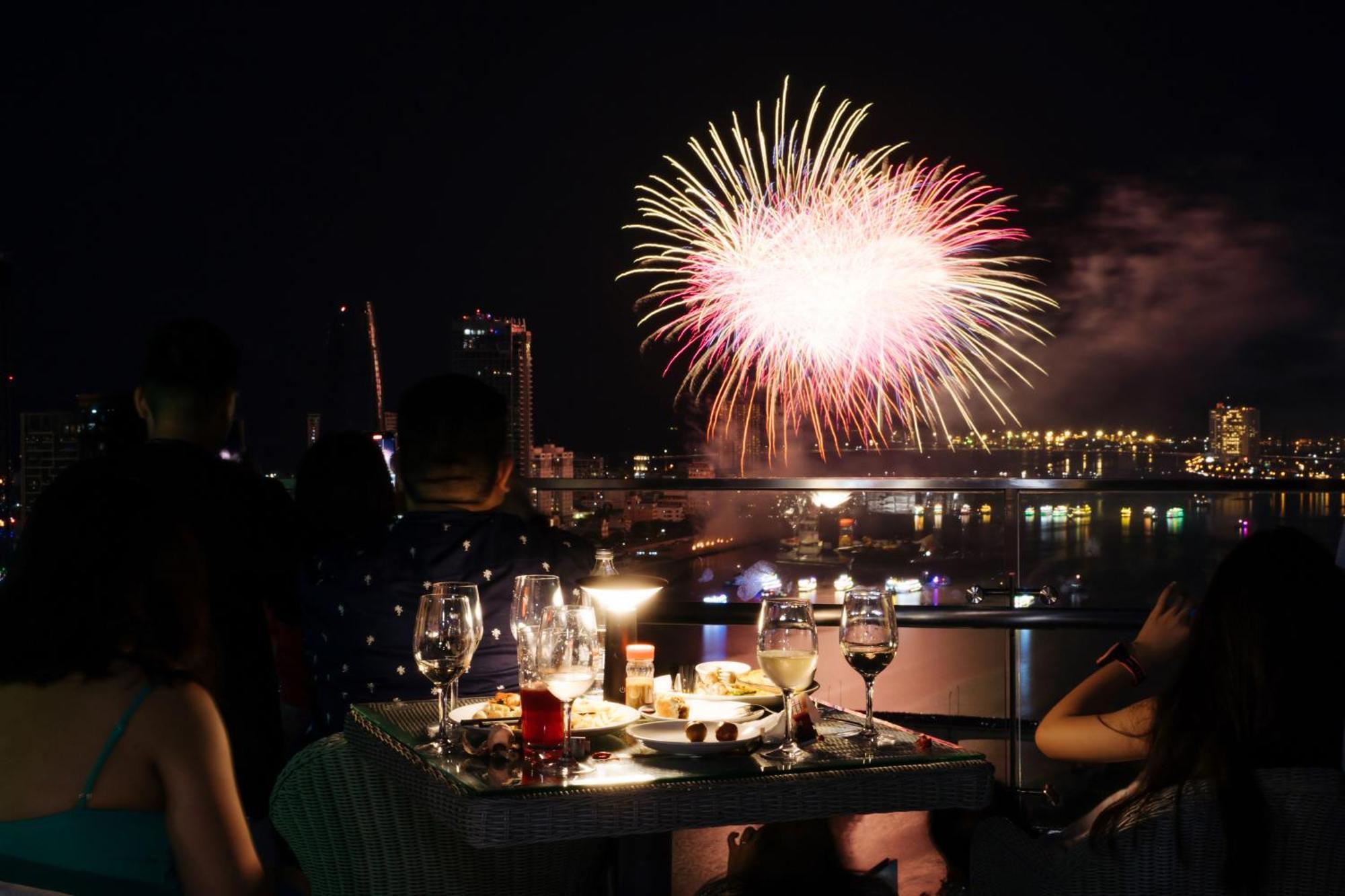 Wink Icon Hotel Danang Riverside - Luxury Suites - 24Hrs Stay & Rooftop Pool Bar 外观 照片